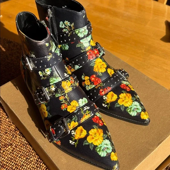 NWOB Nine West floral booties - Picture 2 of 4